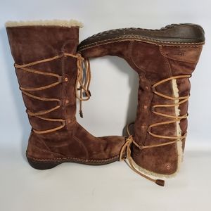 UGG SURFCAT womens size 8 S/N 5158